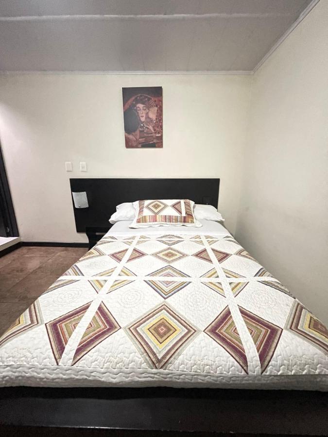Hotel Alojate In Μπογκοτά Εξωτερικό φωτογραφία